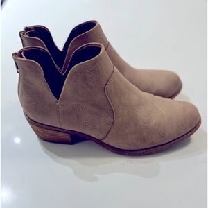 boc tan bootie size 7M - barely worn